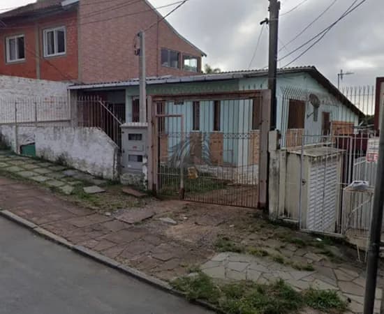 Dois imóveis com pátio grande na Vila Conceição.