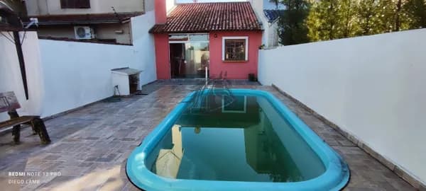 Casa térrea com piscina no Bairro Hípica, Porto Alegre/RS