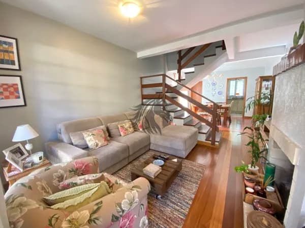 Linda casa em condomínio no bairro Ipanema