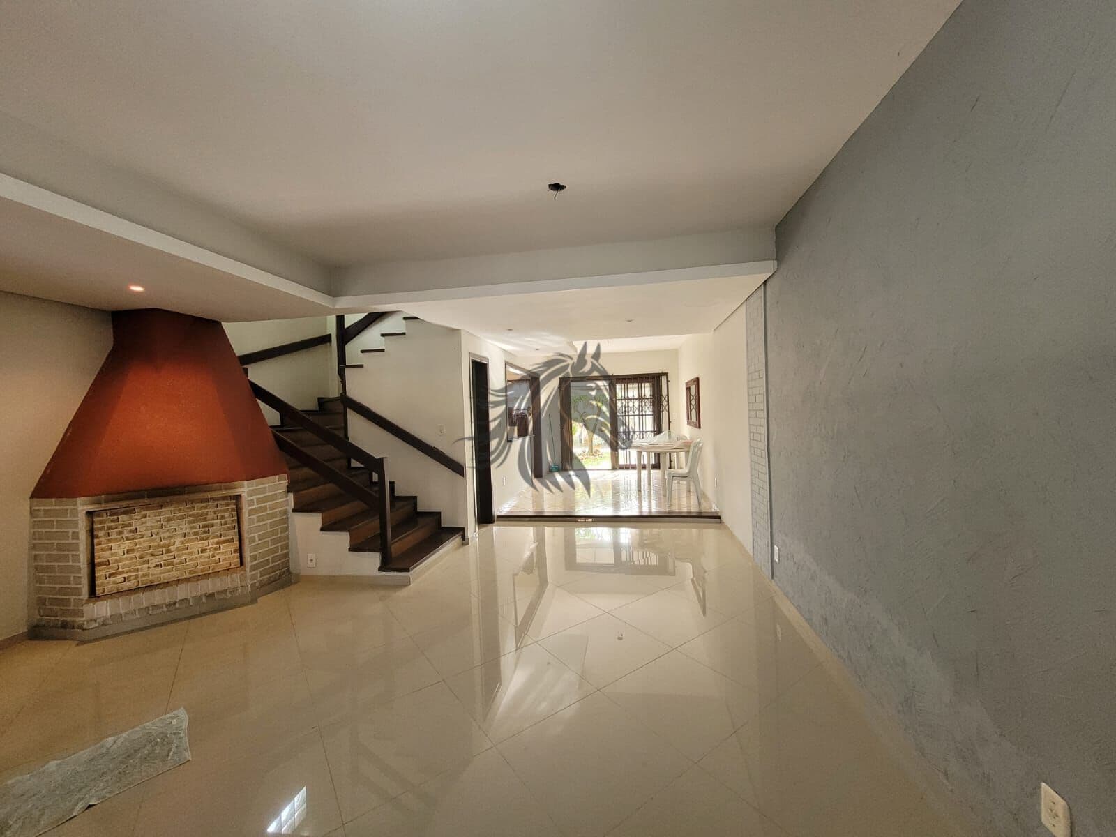 Casa 3 dormitórios com excelente localização.