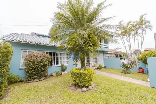 Casa com 4 dormitórios sendo 1 suíte, 2 vagas, no bairro Espírito Santo em Porto Alegre