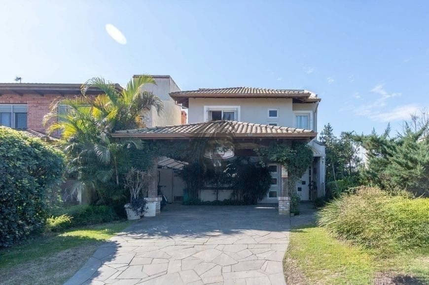CASA EM CONDOMÍNIO COM 3 SUÍTES