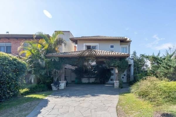 CASA EM CONDOMÍNIO COM 3 SUÍTES