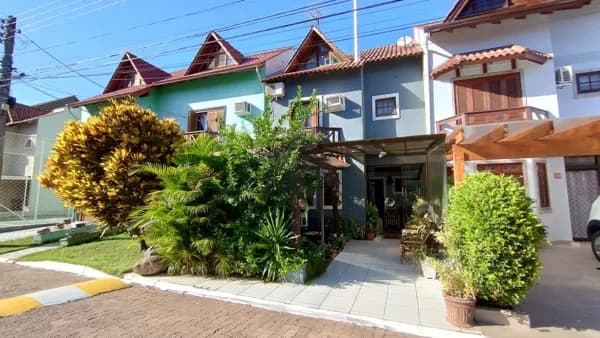 Casa em condomínio no bairro Guarujá em Porto Alegre-RS