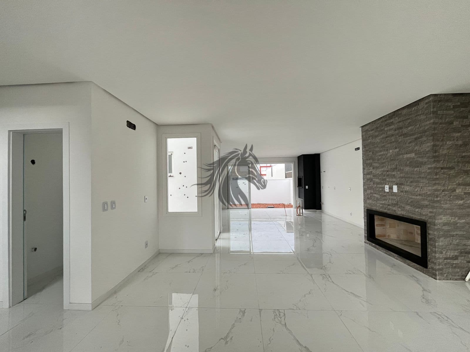 CASA EM CONDOMÍNIO 3 SUÍTES