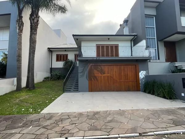 Casa em Condomínio Altos do Lago com 3 dormitórios sendo uma suíte.