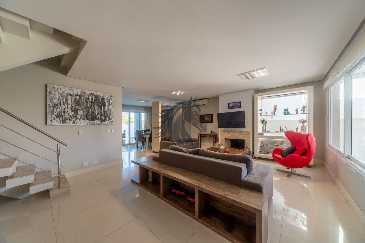 Casa em Condomínio com 3 suítes.