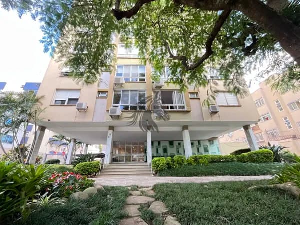Apartamento desocupado, de frente, andar alto e totalmente reformado, no coração do bairro Menino Deus