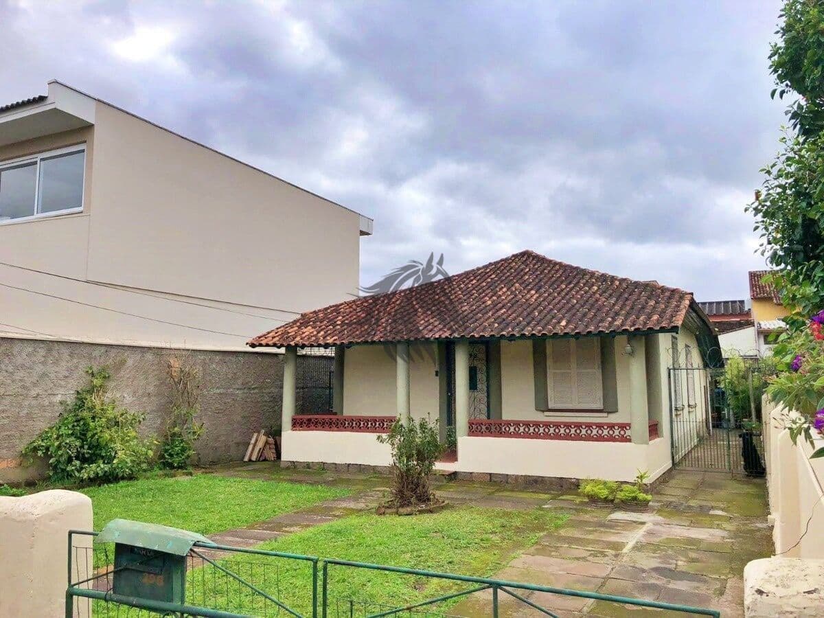 Casa 4 dormitórios em Ipanema, próximo à Orla do Guaíba