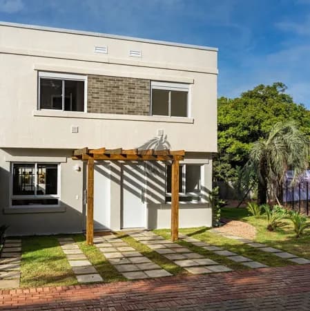 CASA EM CONDOMINIO ZONA SUL