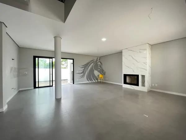 Casa em condomínio 3 dormitórios sendo 1 suíte com sacada.
