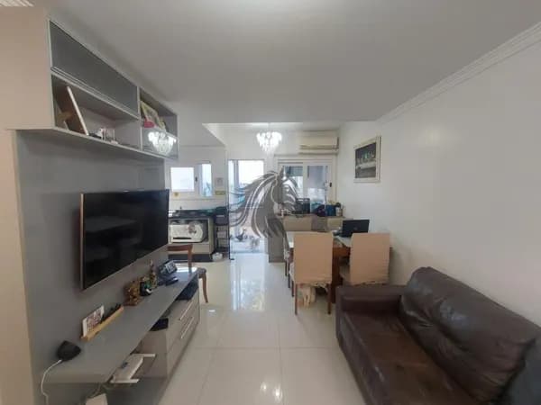 Casa em Condomínio com 3 Dorm, Garagem Coberta, Terraço e Piscina.