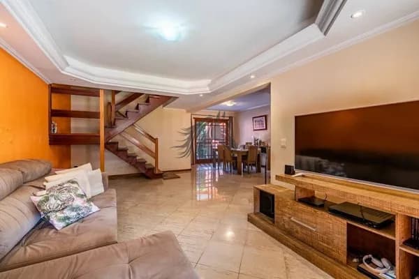 Casa com 3 domitórios sendo uma suíte.