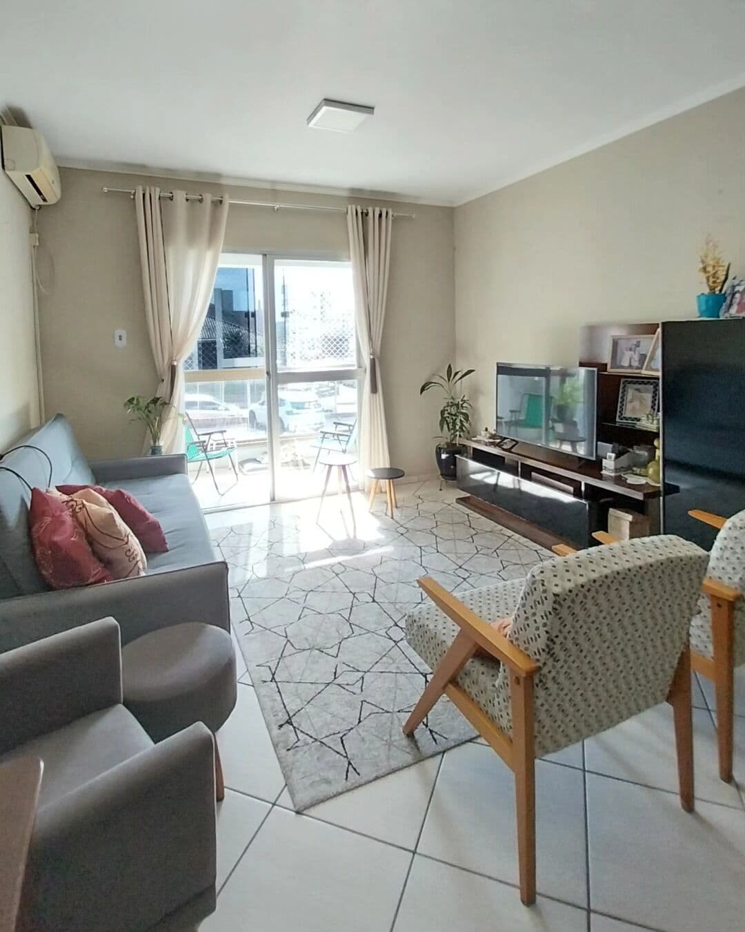 Apartamento com 3 Dormitórios por 210 mil no Centro