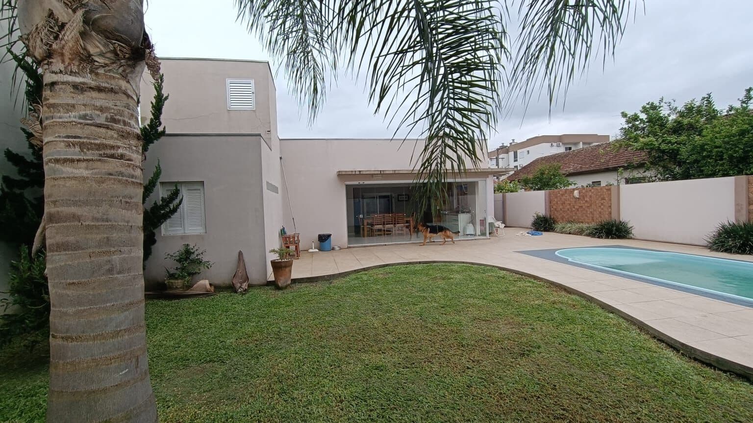 Casa Central com Piscina