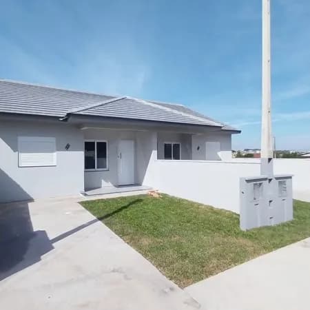 Casa Geminada com pátio nos fundos
