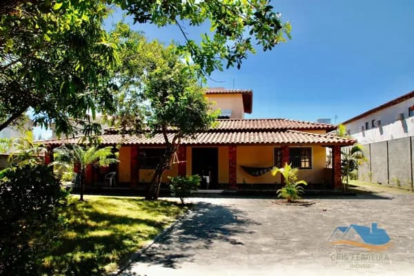 Oportunidade na Bahia: Casa de Alto Padrão com Piscina em Cabrália