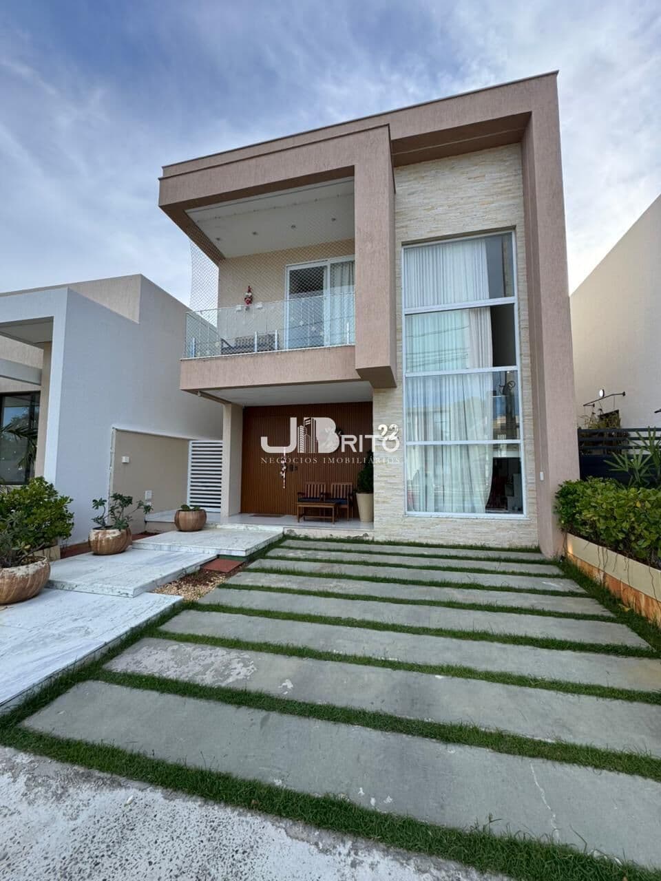 Casa Moderna 4/4 (3 Suítes) no Vila Florença – Energia Solar e Carregador para Carro Elétrico