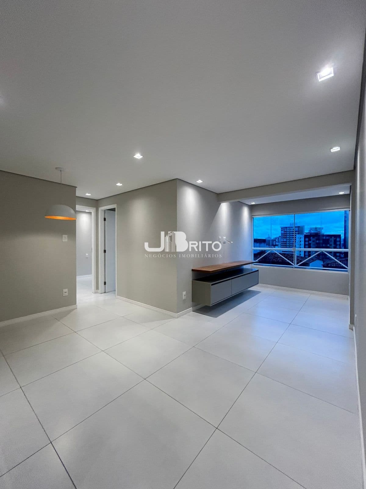 APARTAMENTO 57 M² 2 QUARTOS COM 1 SUÍTE REFORMADO, ARMAÇÃO