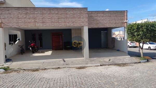 Casa em Feira de Santana - Papagaio