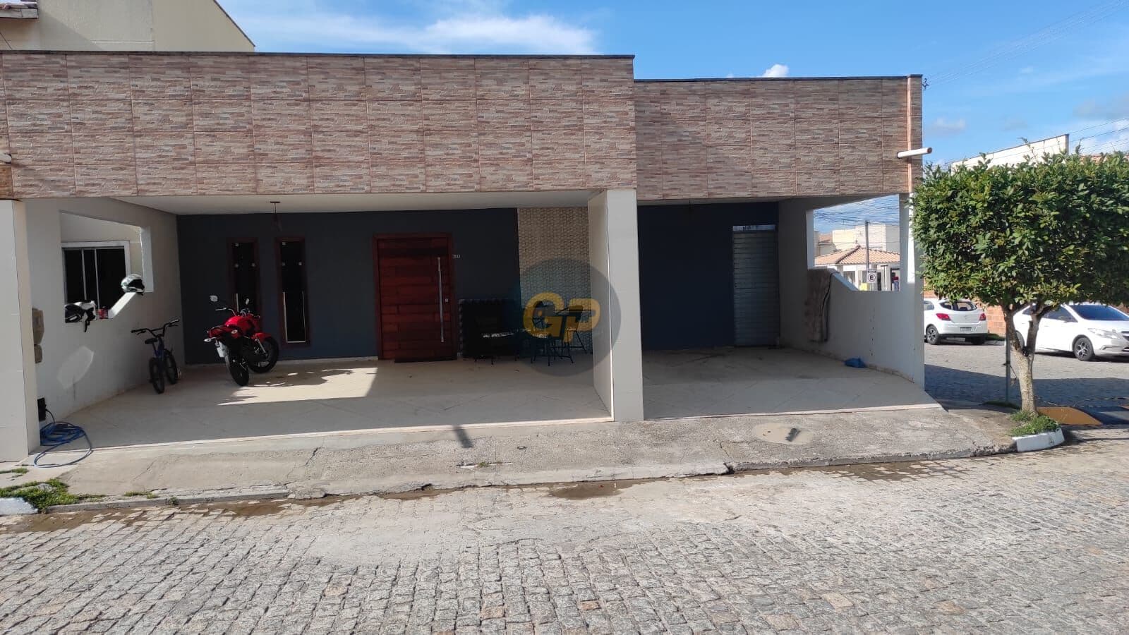Casa em Feira de Santana - Papagaio