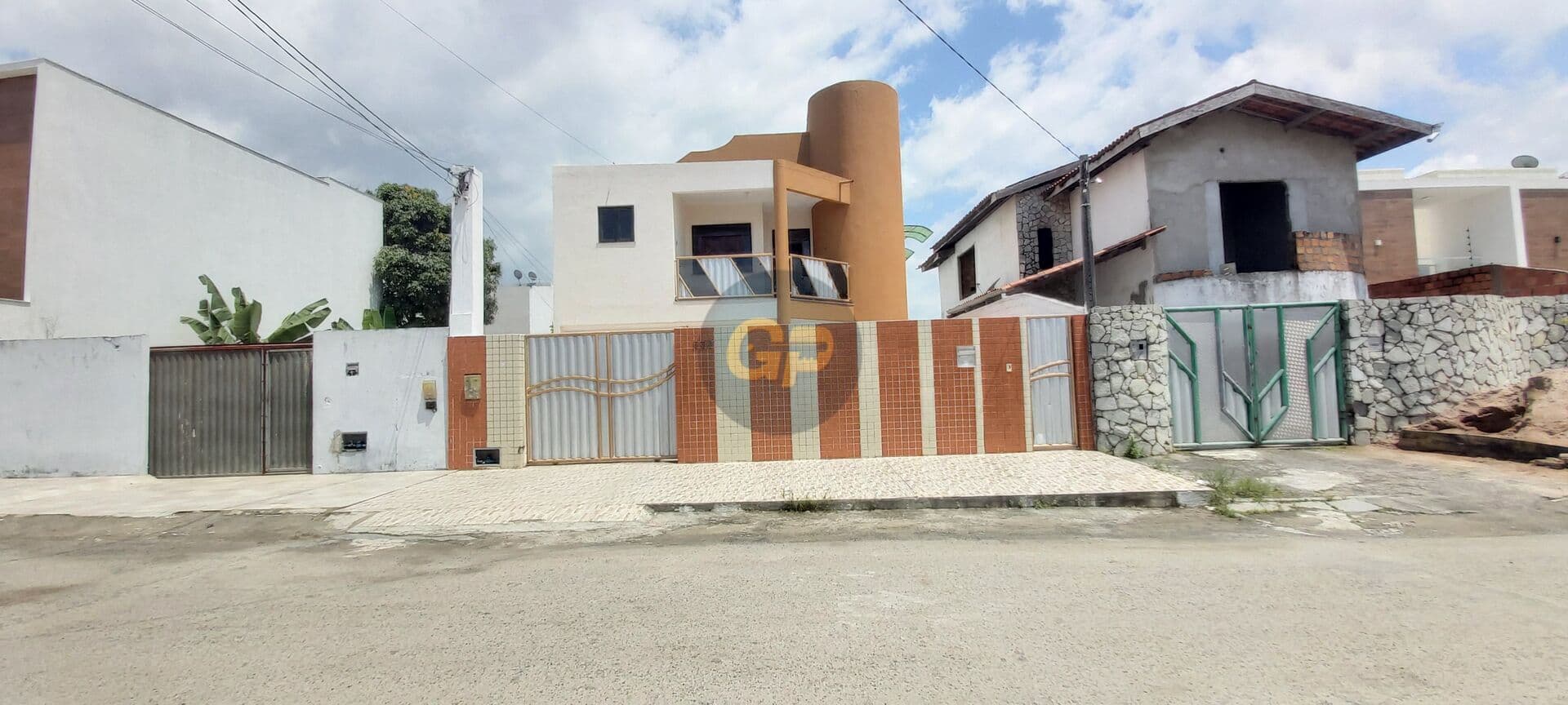 Sobrado em Feira de Santana - Cidade Nova
