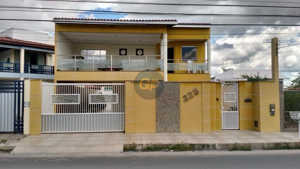 Sobrado em Feira de Santana - Cidade Nova