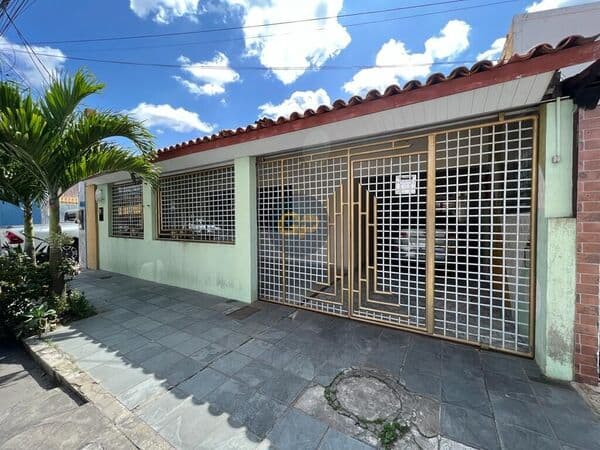 Oportunidade casa em área comercial