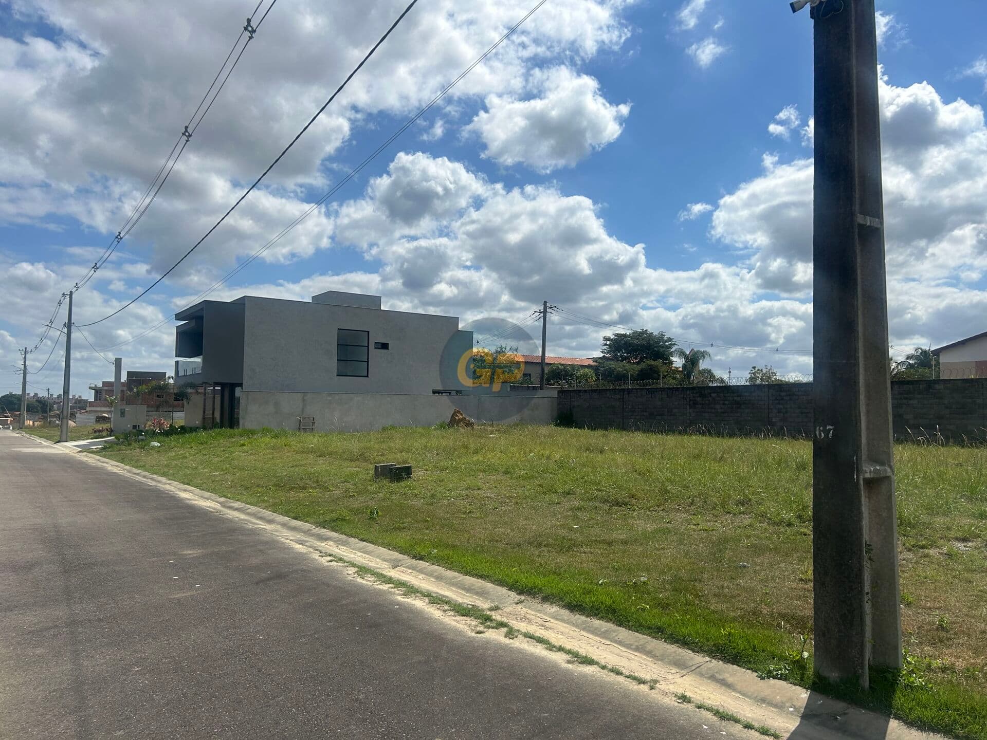 Terreno à venda no condomínio Bella Vittà no bairro Papagaio - Feira de Santana/BA
