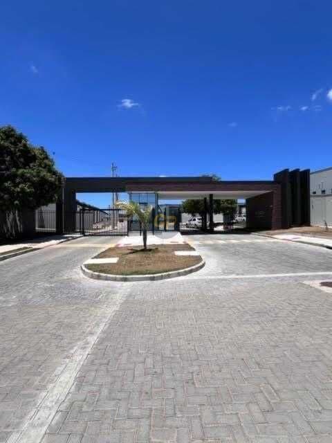 Casa Padrão - Em Condomínio