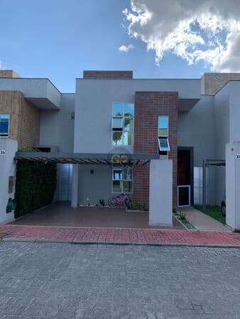 Casa em condomínio no bairro Sim, em Feira de Santana-BA