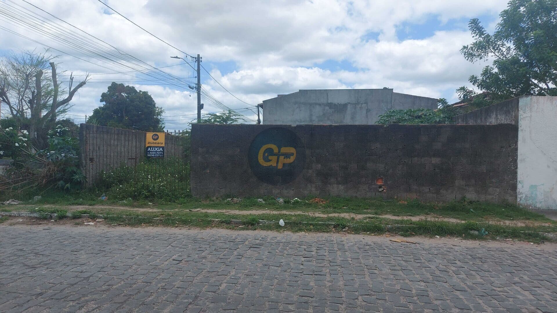 Terreno em via pública