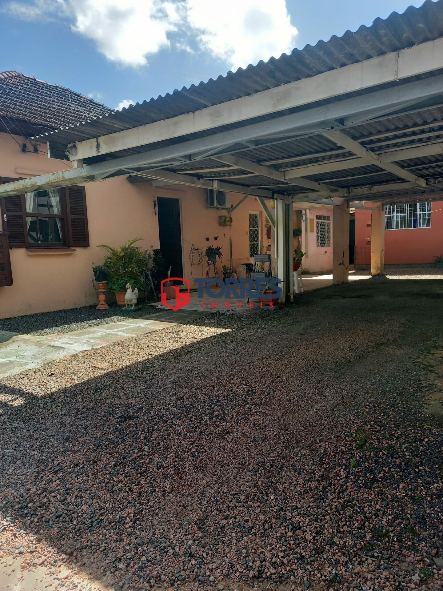 Casa de Alvenaria - Ideal para INVESTIDORES - 1 quadra do Mac Donald´s