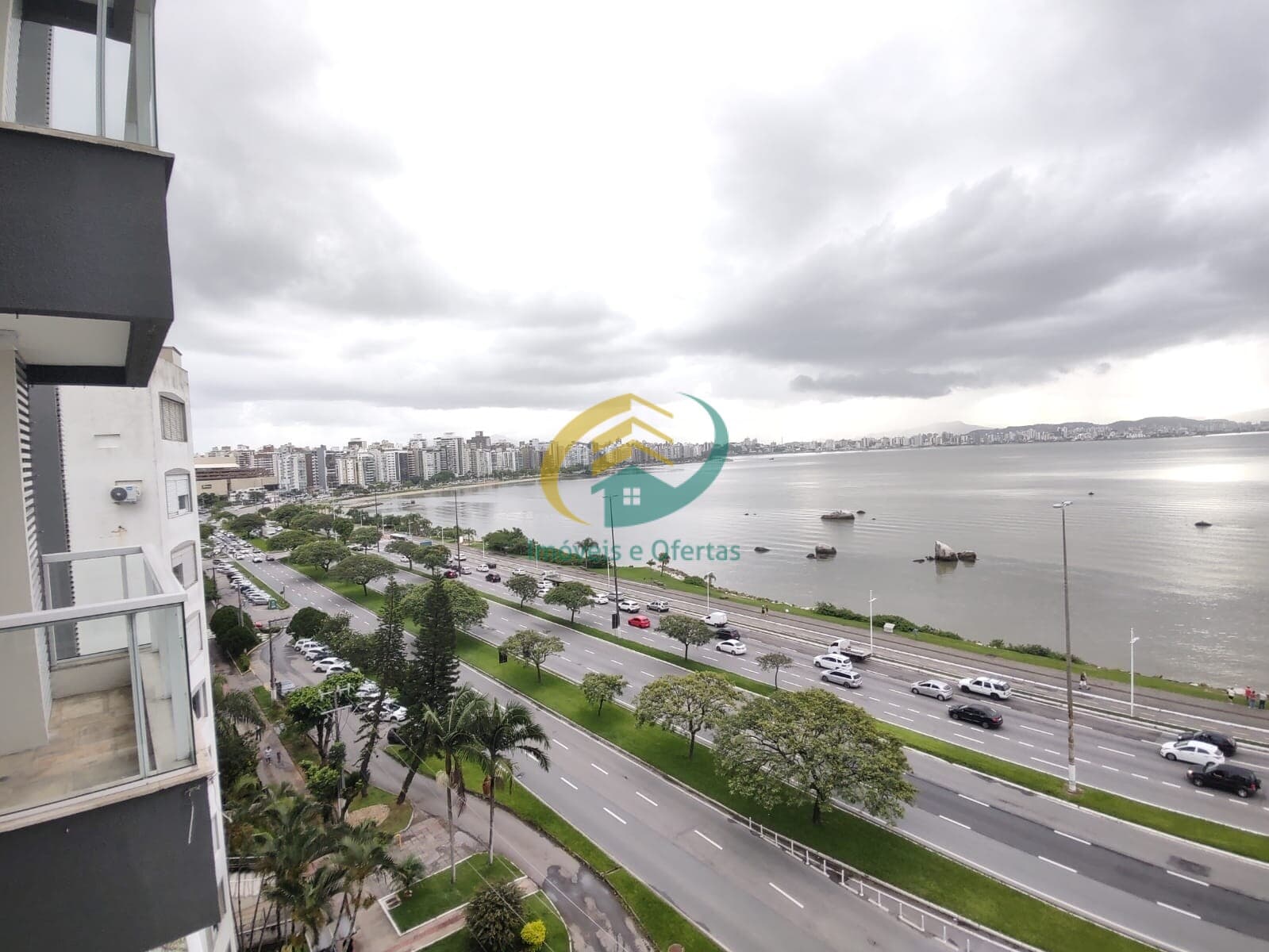 Apartamento Na Beira Mar Norte - 04 Dormitórios sendo 1 suite + 01 vaga - Vista Magnifica