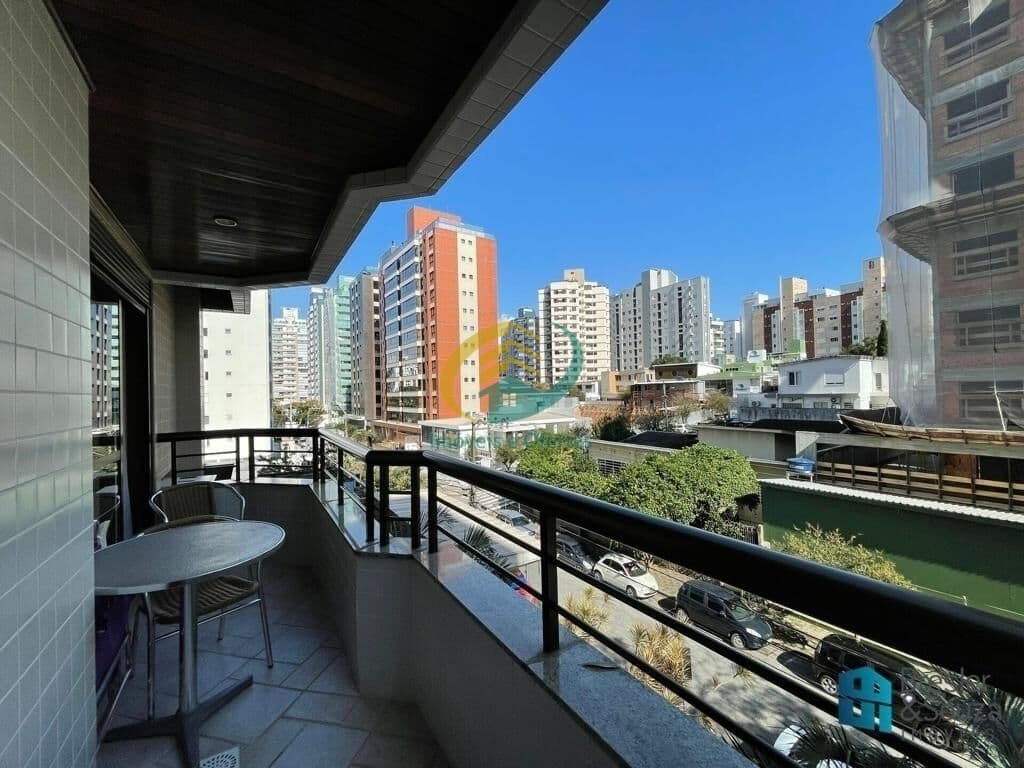 Apartamento 03 dormitórios sendo 1 suite + 02 vagas - Centro