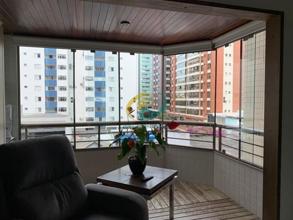 Apartamento 03 dormitórios sendo 1 suite + 02 vagas - Centro