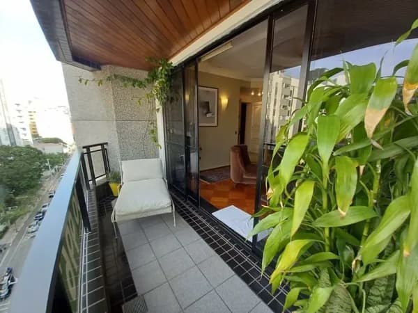 Apartamento Alto Padrão - 03 Dormitórios ( 1 s) - 02 vagas -Excelente - Rua Esteves Junior - Centro - Florianópolis