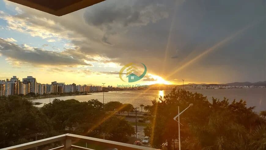 Andar Alto - Apartamento com Linda vista - 04 Dormitórios sendo 2 suites + 02 Vagas
