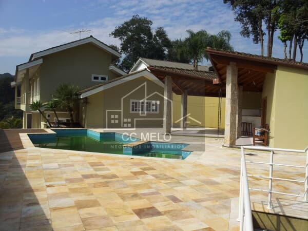 CASA - COND. ARUJÁ HILL COM 600 MT² - 03 SUITES - 06 VAGAS