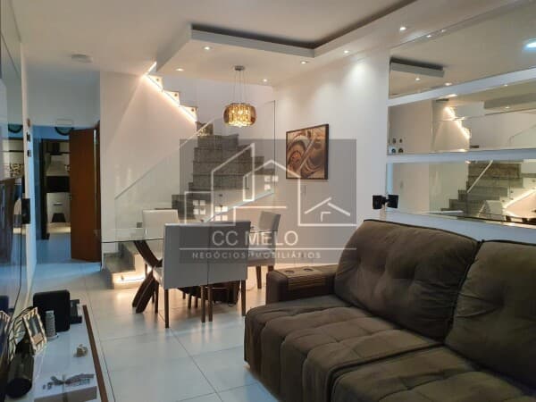 VENDE-SE SOBRADO COM 02 SUITES, 02 VAGAS - JD. MARINGÁ