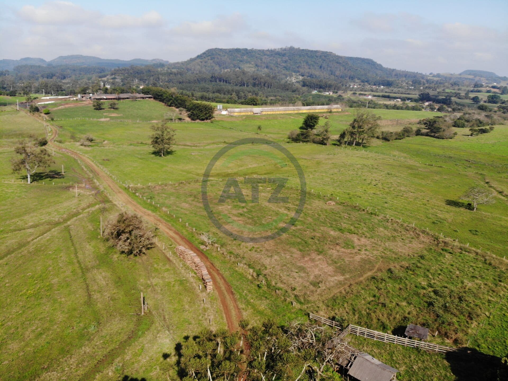 Fazenda/Sítios/Chácaras em Capela de Santana - Centro