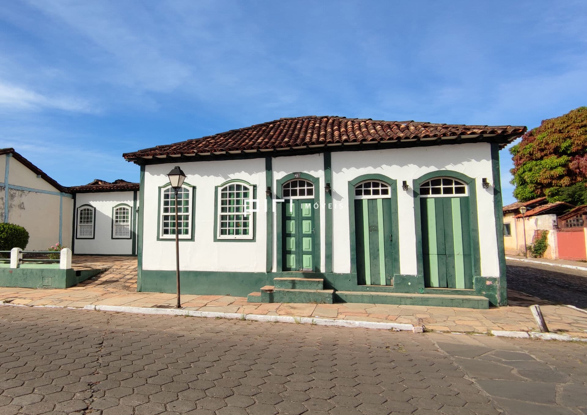 CASARÃO COLONIAL