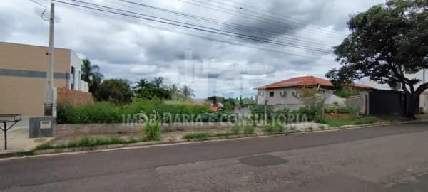 Lote/Terreno em Marília - Jardim Acapulco