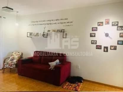 Casa à venda contendo 3 quartos sendo 1 suíte no Jânio Quadros.