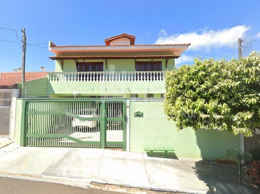 Casa a venda contendo 4 suítes no Jardim Itaipu