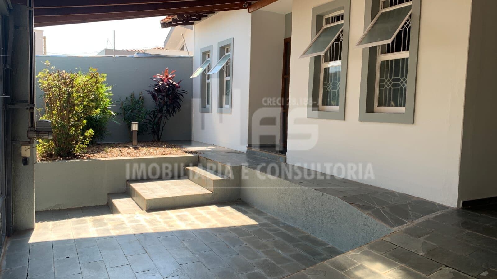 Casa a venda com 03 quartos sendo 01 suíte no Jardim Jequitibá