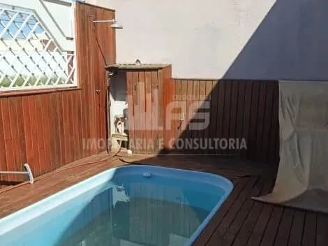 Casa a venda com 3 quartos sendo 1 suíte