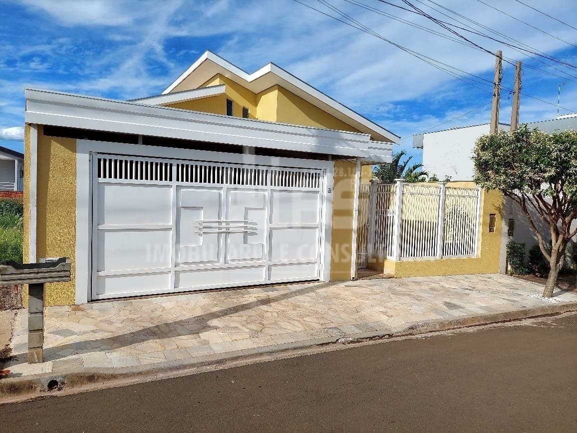 Casa a venda com 3 quartos sendo 1 suíte no Jardim Florença