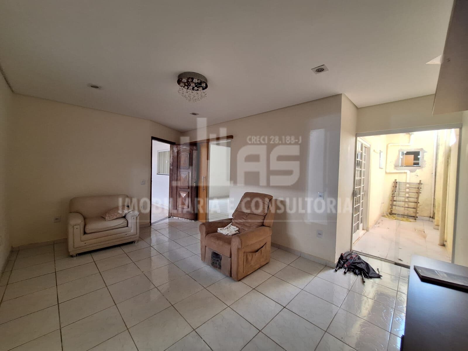 Casa à venda contendo 3 quartos sendo 1 suíte no Jardim Lavínia.