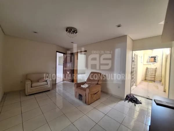 Casa à venda contendo 3 quartos sendo 1 suíte no Jardim Lavínia.